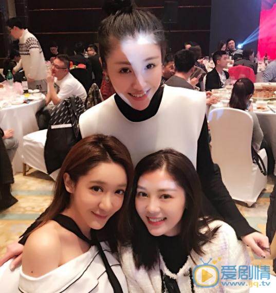 申奥与人合照 申奥高清写真_申奥高清剧照