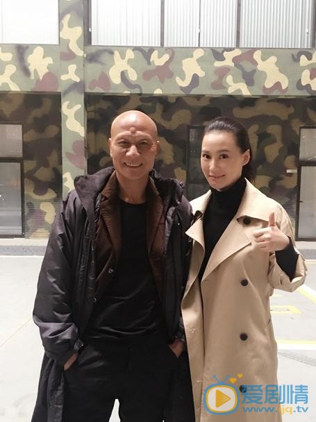 安雅萍与人合照 安雅萍高清写真_安雅萍高清剧照