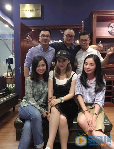 安雅萍与人合照 安雅萍高清写真_安雅萍高清剧照