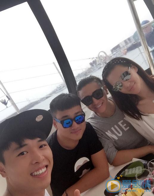 安雅萍与人合照 安雅萍高清写真_安雅萍高清剧照