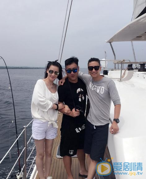 安雅萍与人合照 安雅萍高清写真_安雅萍高清剧照