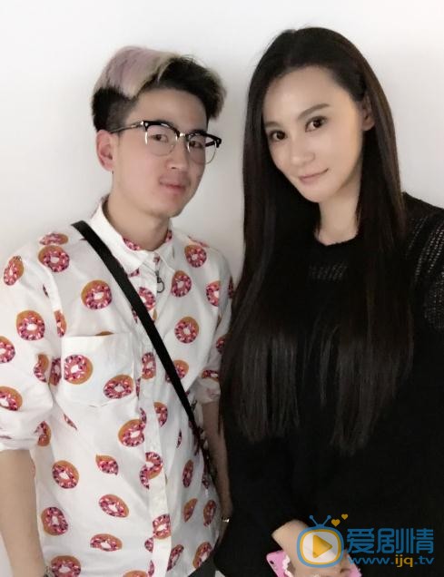 安雅萍与人合照 安雅萍高清写真_安雅萍高清剧照