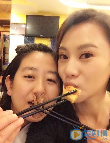 安雅萍与人合照 安雅萍高清写真_安雅萍高清剧照