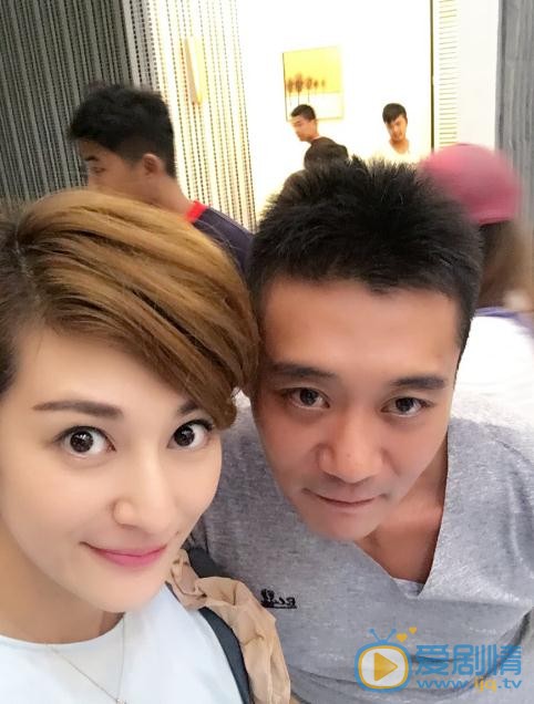 张澎澎与人合照 张澎澎高清写真_张澎澎高清剧照