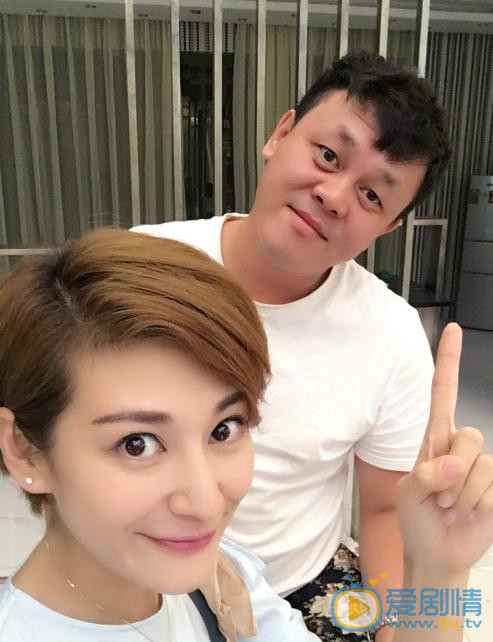 张澎澎与人合照 张澎澎高清写真_张澎澎高清剧照