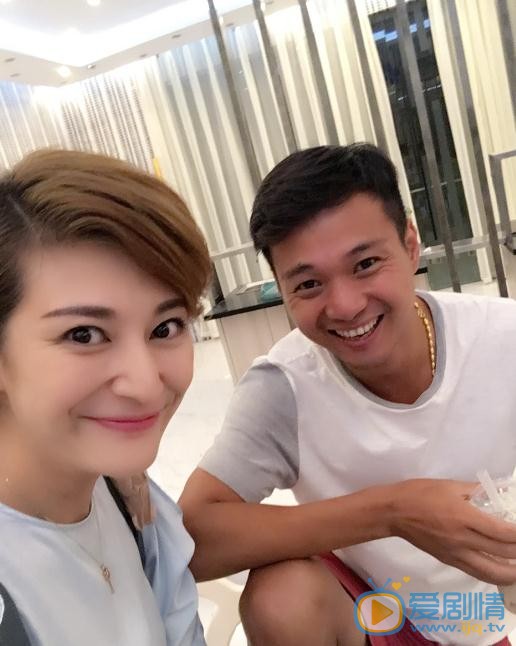 张澎澎与人合照 张澎澎高清写真_张澎澎高清剧照