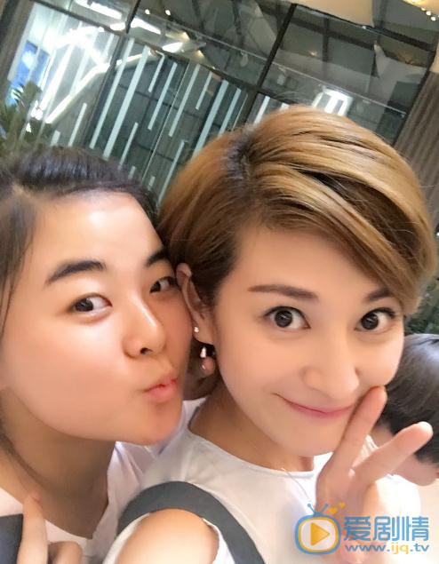张澎澎与人合照 张澎澎高清写真_张澎澎高清剧照