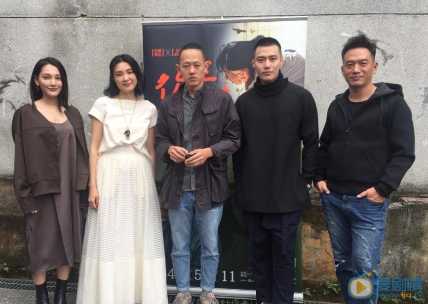 张睿家与人合照 张睿家高清写真_张睿家高清剧照