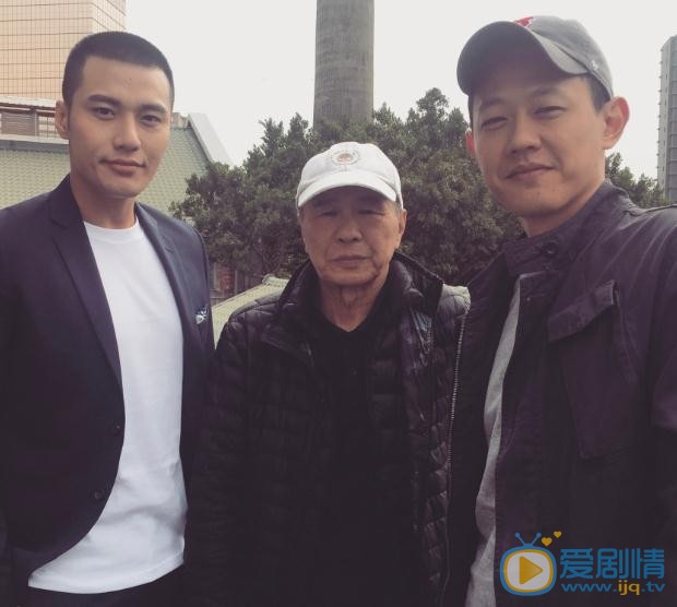 张睿家与人合照 张睿家高清写真_张睿家高清剧照