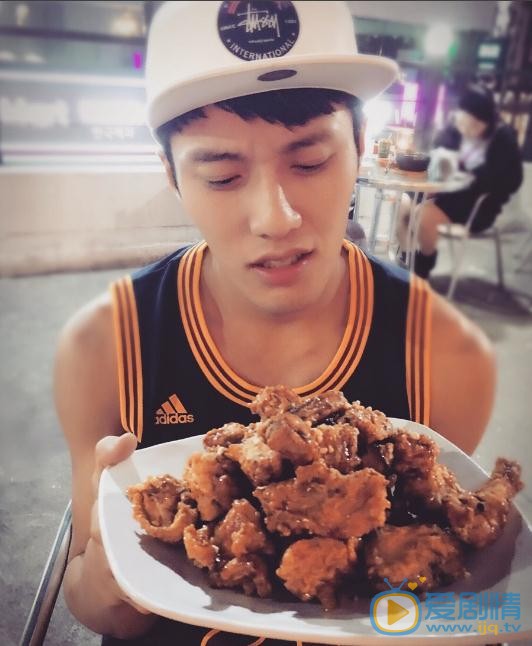 张睿家生活照 张睿家高清写真_张睿家高清剧照