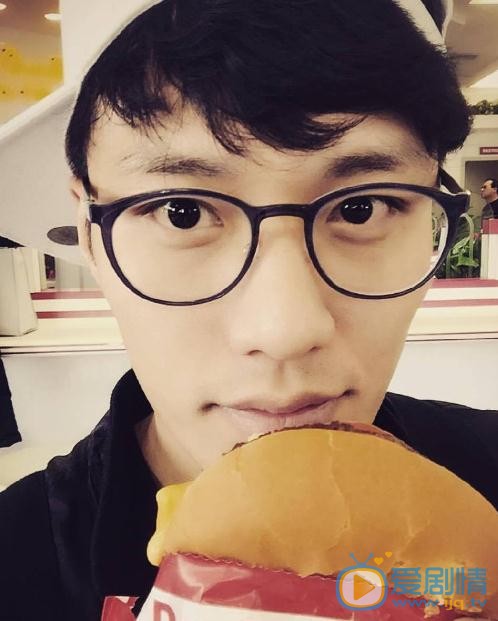 张睿家生活照 张睿家高清写真_张睿家高清剧照