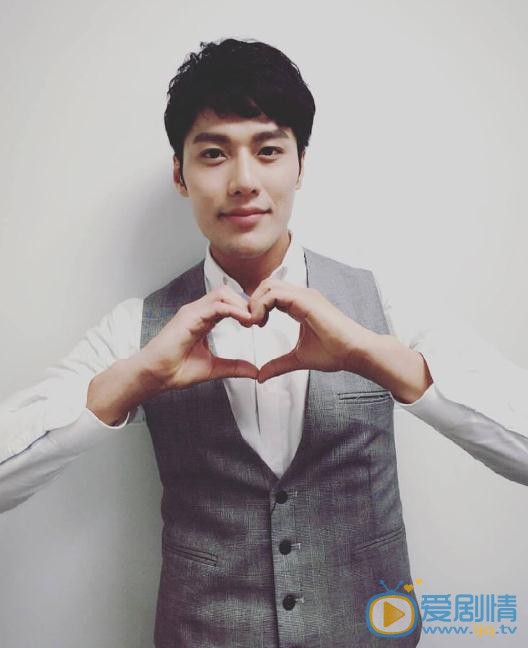 张睿家生活照 张睿家高清写真_张睿家高清剧照