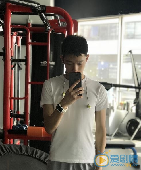 王锵生活照 王锵高清写真_王锵高清剧照