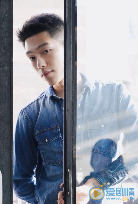 王锵街拍写真 王锵高清写真_王锵高清剧照