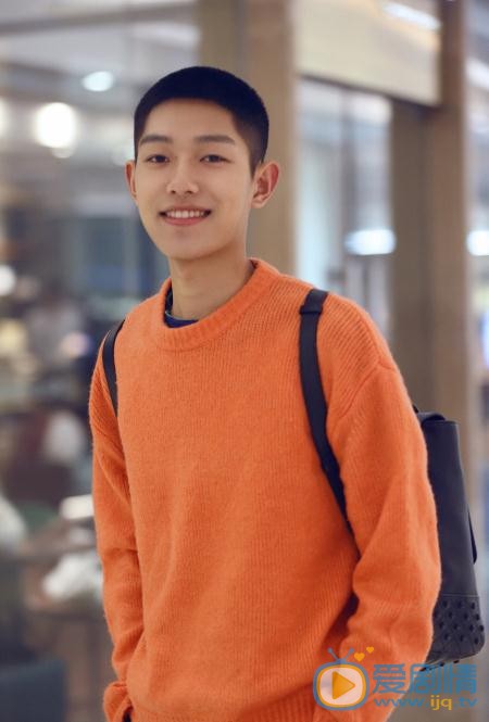 王锵街拍写真 王锵高清写真_王锵高清剧照