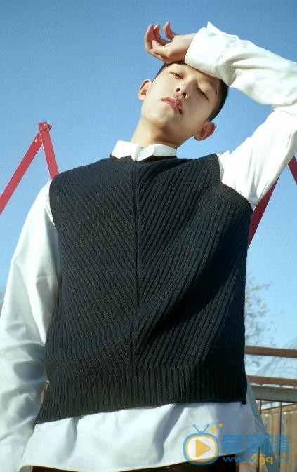 王锵制服写真 王锵高清写真_王锵高清剧照