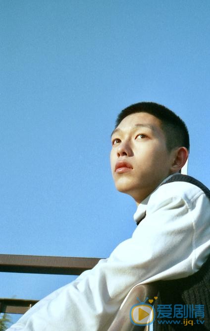 王锵制服写真 王锵高清写真_王锵高清剧照