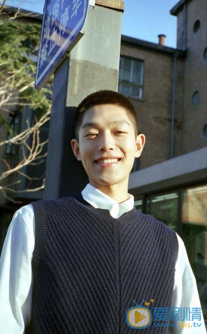 王锵制服写真 王锵高清写真_王锵高清剧照