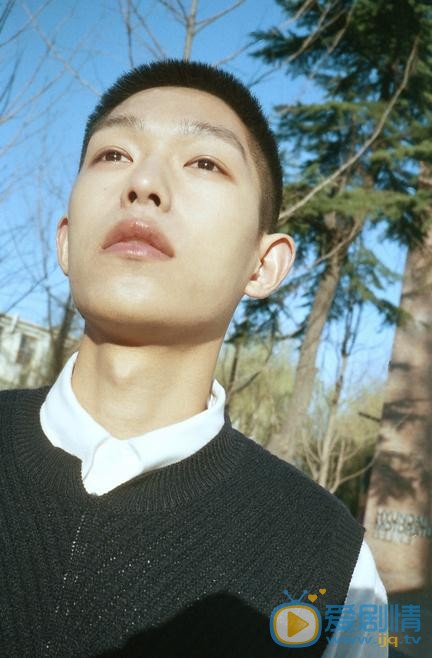 王锵制服写真 王锵高清写真_王锵高清剧照