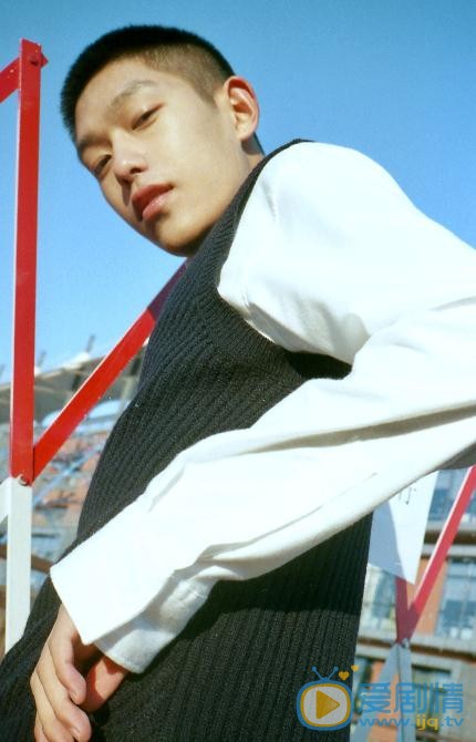王锵制服写真 王锵高清写真_王锵高清剧照