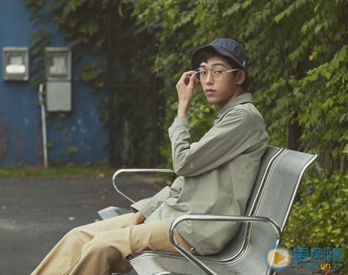 王锵街拍写真 王锵高清写真_王锵高清剧照