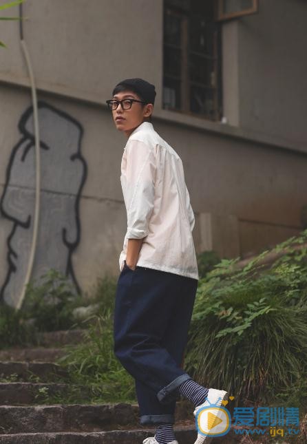 王锵街拍写真 王锵高清写真_王锵高清剧照