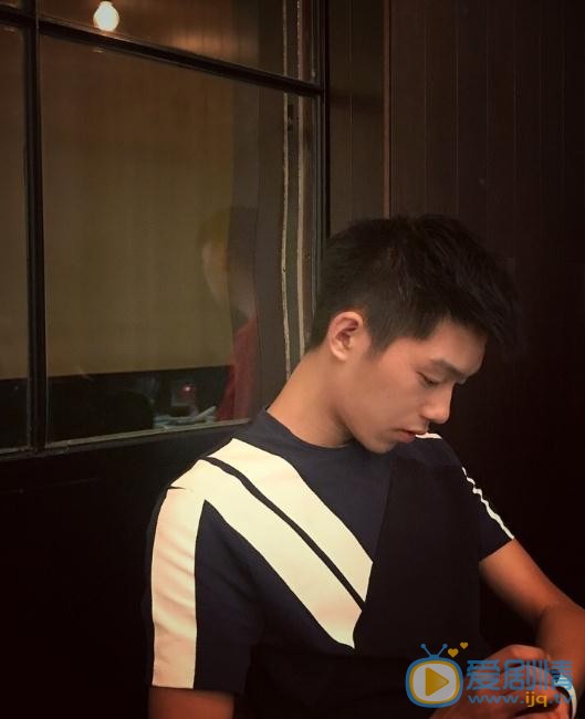 王锵街拍写真 王锵高清写真_王锵高清剧照