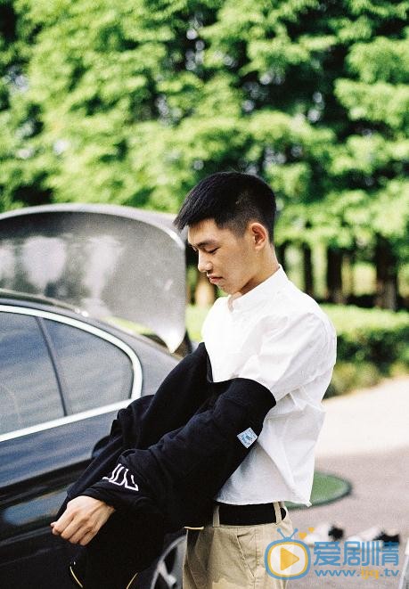 王锵街拍写真 王锵高清写真_王锵高清剧照