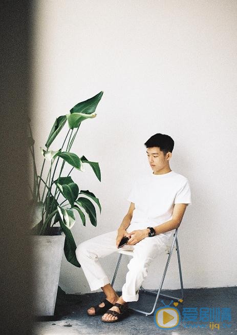 王锵街拍写真 王锵高清写真_王锵高清剧照