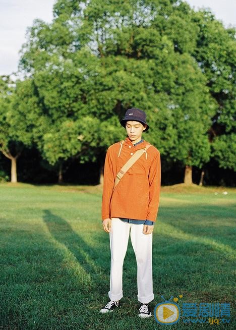 王锵街拍写真 王锵高清写真_王锵高清剧照