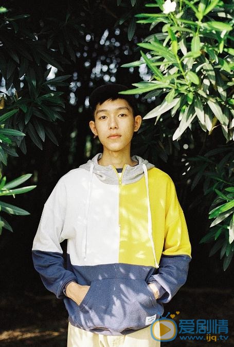 王锵街拍写真 王锵高清写真_王锵高清剧照