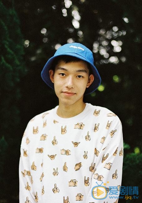 王锵街拍写真 王锵高清写真_王锵高清剧照