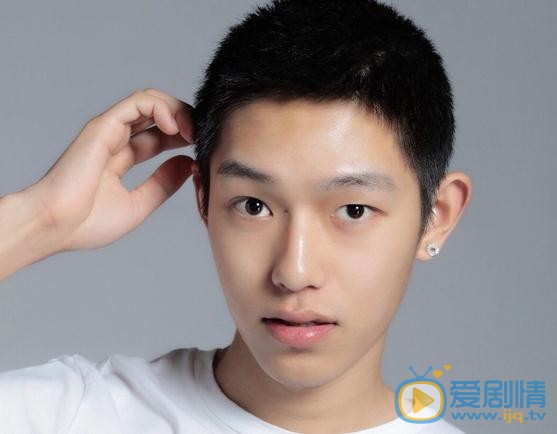 王锵街拍写真 王锵高清写真_王锵高清剧照