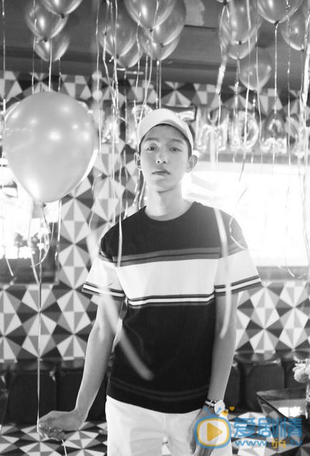 王锵生日照 王锵高清写真_王锵高清剧照
