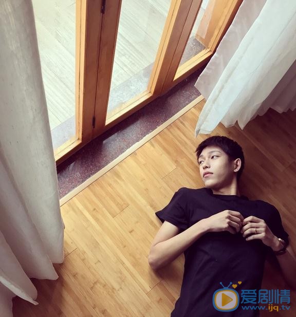 王锵生活照 王锵高清写真_王锵高清剧照