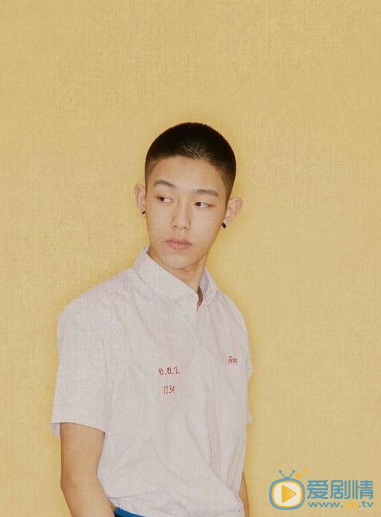 王锵制服写真 王锵高清写真_王锵高清剧照