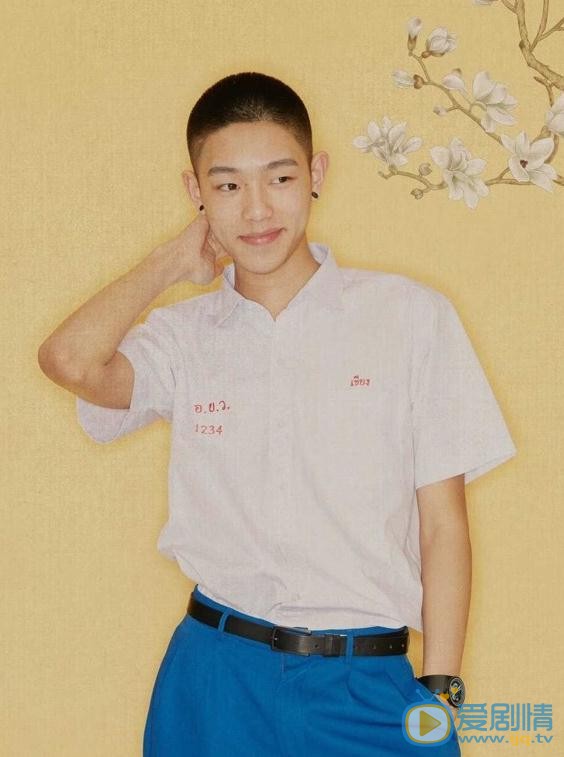 王锵制服写真 王锵高清写真_王锵高清剧照
