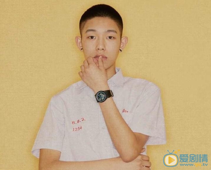 王锵制服写真 王锵高清写真_王锵高清剧照