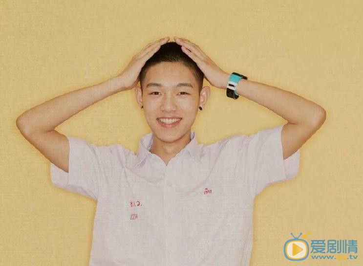 王锵制服写真 王锵高清写真_王锵高清剧照