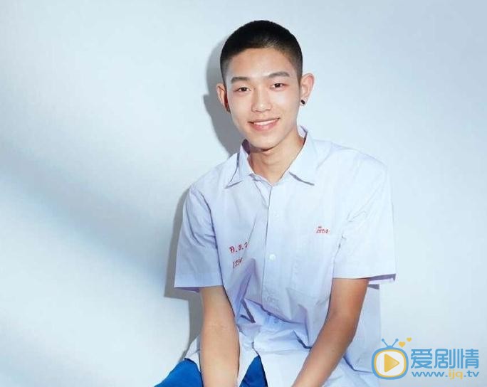 王锵制服写真 王锵高清写真_王锵高清剧照