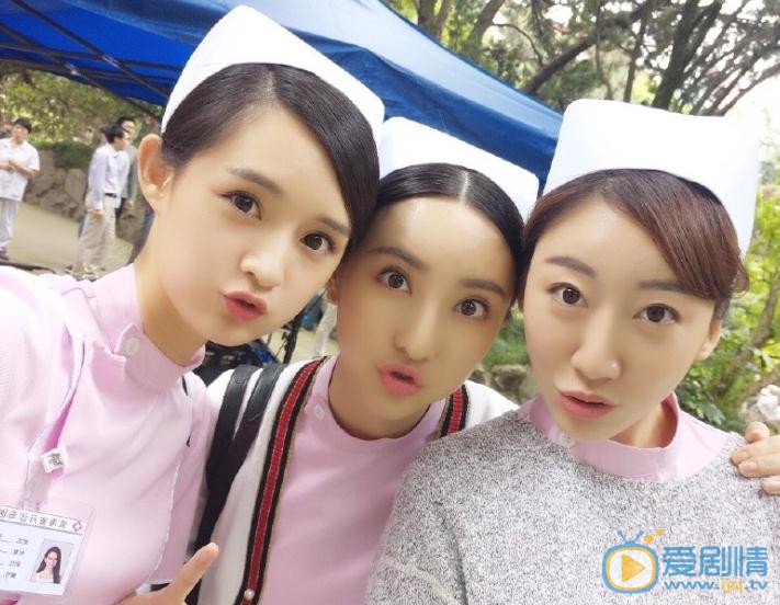 马丹旎与人合照 马丹旎高清写真_马丹旎高清剧照