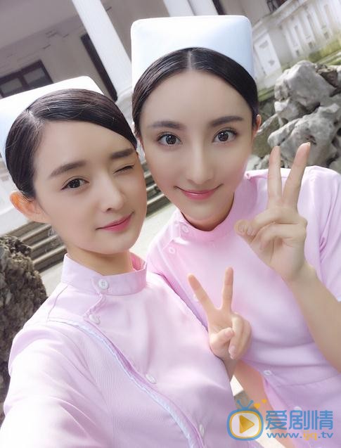 马丹旎与人合照 马丹旎高清写真_马丹旎高清剧照