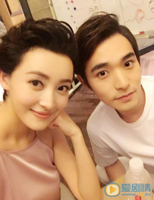 李思阳与人合照 李思阳高清写真_李思阳高清剧照