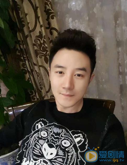 张倬闻生活照 张倬闻高清写真_张倬闻高清剧照