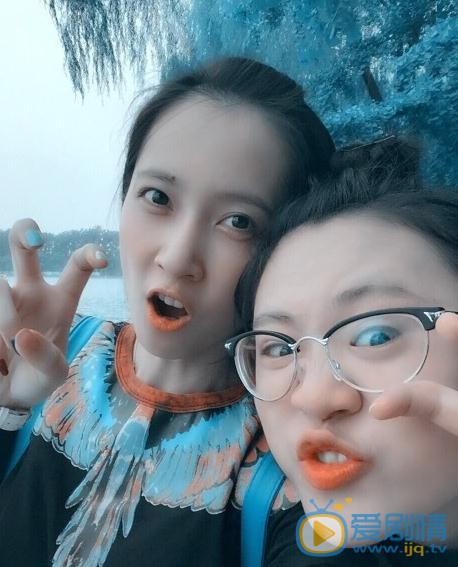 关慧卿与人合照 关慧卿高清写真_关慧卿高清剧照