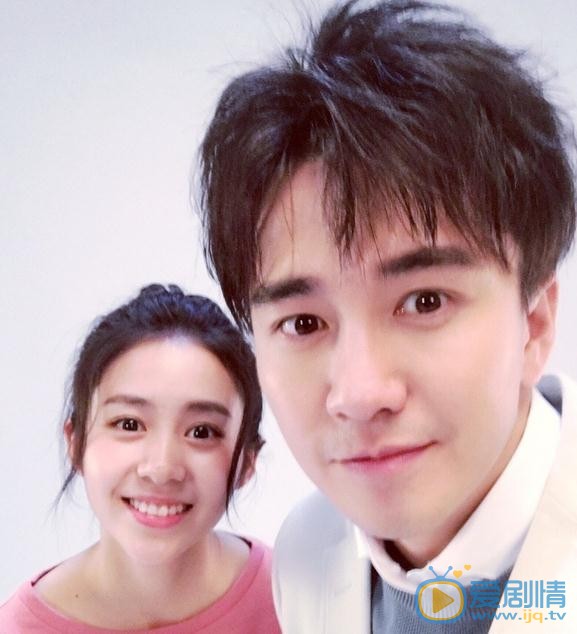 张心怡与人合照 张心怡高清写真_张心怡高清剧照