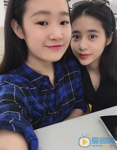 张心怡与人合照 张心怡高清写真_张心怡高清剧照