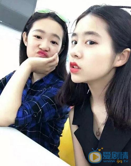 张心怡与人合照 张心怡高清写真_张心怡高清剧照