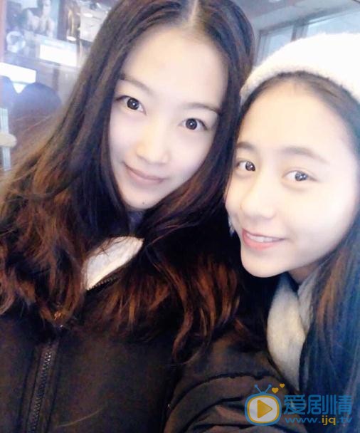 张心怡与人合照 张心怡高清写真_张心怡高清剧照