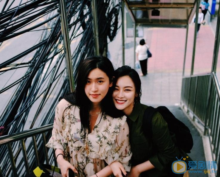 尚语贤与人合照 尚语贤高清写真_尚语贤高清剧照
